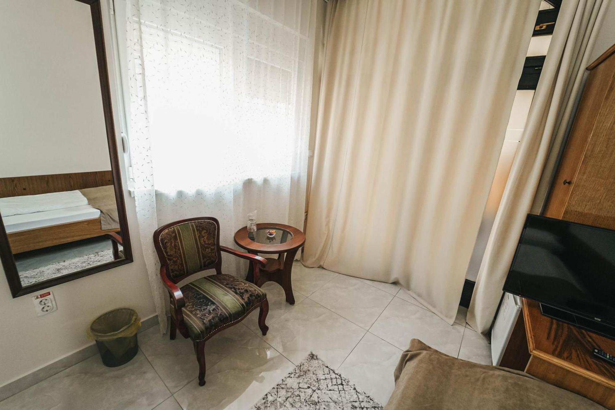 סרמסקה מיטרוביקה B&B Passage מראה חיצוני תמונה